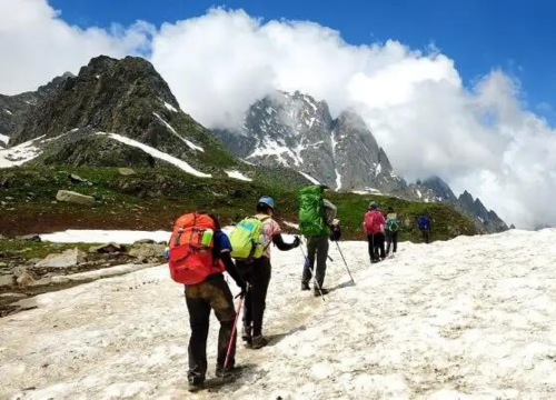 How To Stay Hydrated On Treks